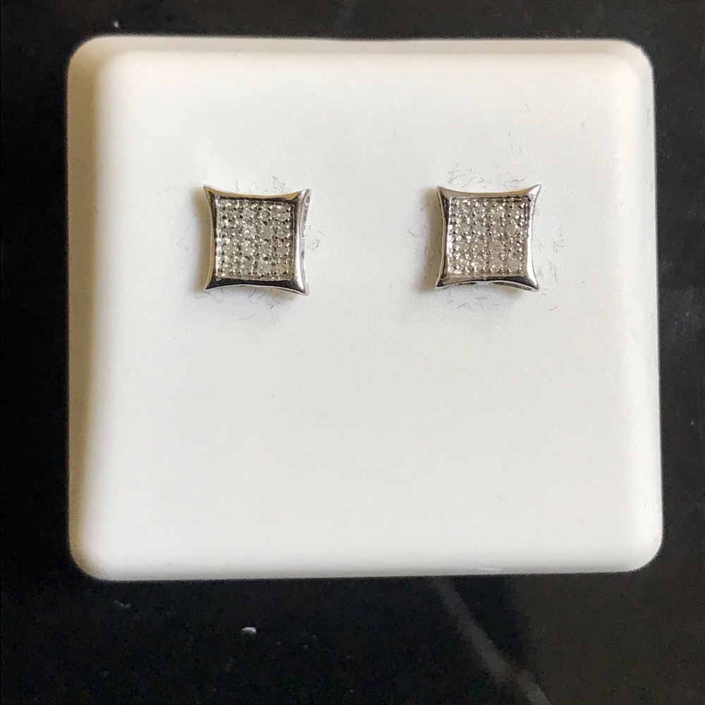 1/10 ctw Diamond Earrings
